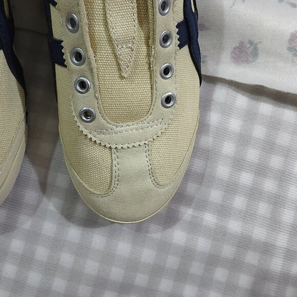 Onitsuka Tiger Classic Canvas Low-Top Sneakers - Picture 3 of 7